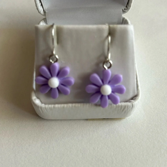 3/$20 Purple and White Silver Plated Flower Floral Groovy Dangling Drop Earrings - Picture 1 of 3